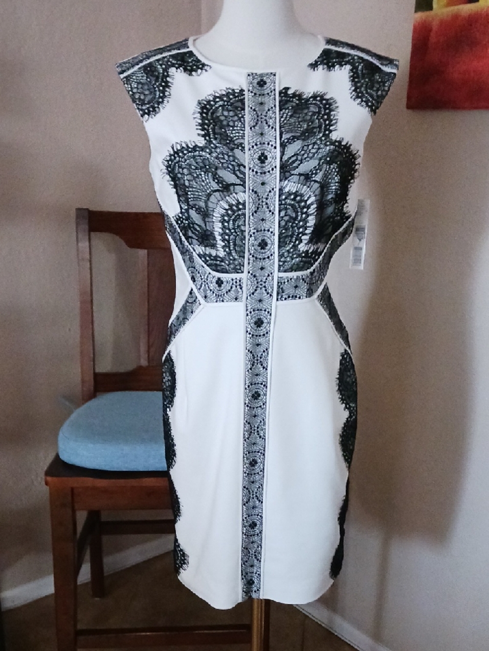 NWT- GIANNI BINI- Elegant Creamy White  Dress With Beautiful Black Lace Detail